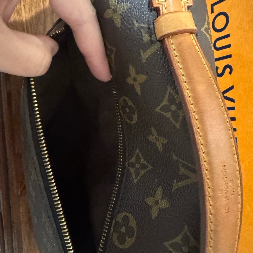Louis Vuitton Pochette Métis Monogram Handbag - Picture 10 of 12